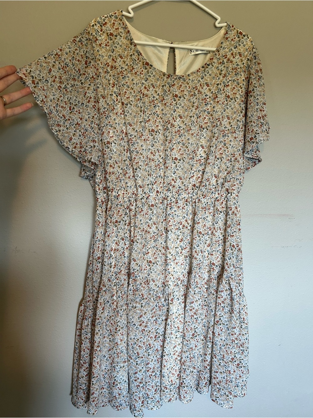 Neutral-Toned Floral Casual Dress in Cream